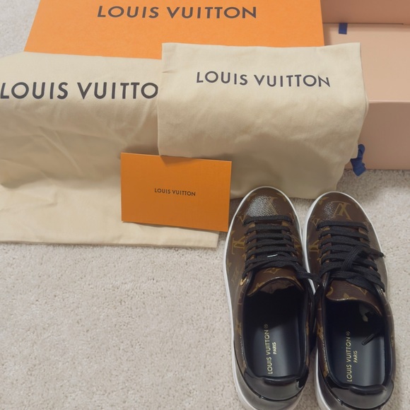 These shoes are new, they are in their box. - Picture 8 of 8